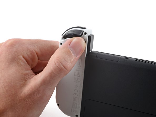 Шаг 1: Освободи фиксаторы Joy-Con, фото 3